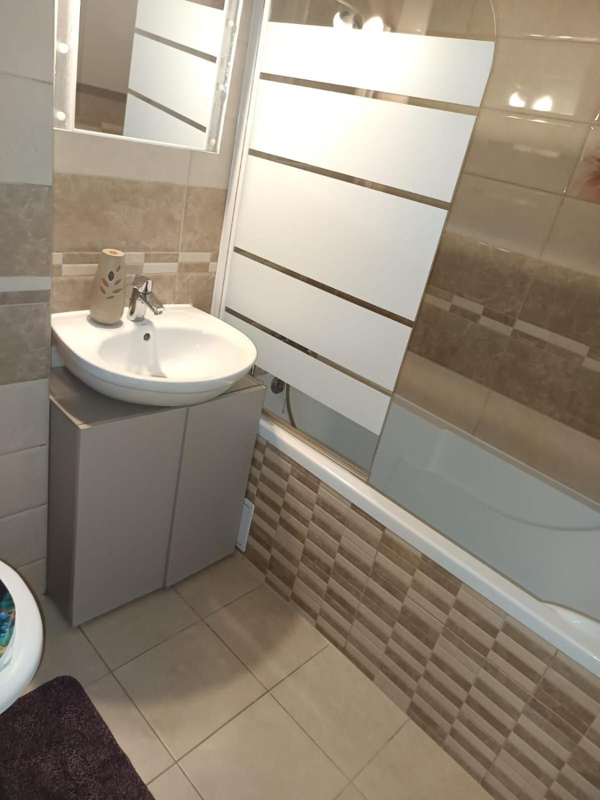 Apartament Regim Hotelier Elis Braşov Extérieur photo